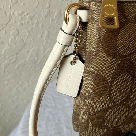 Coach: Signature Canvas Double Corner Zip Wristlet - Picture 3 of 16